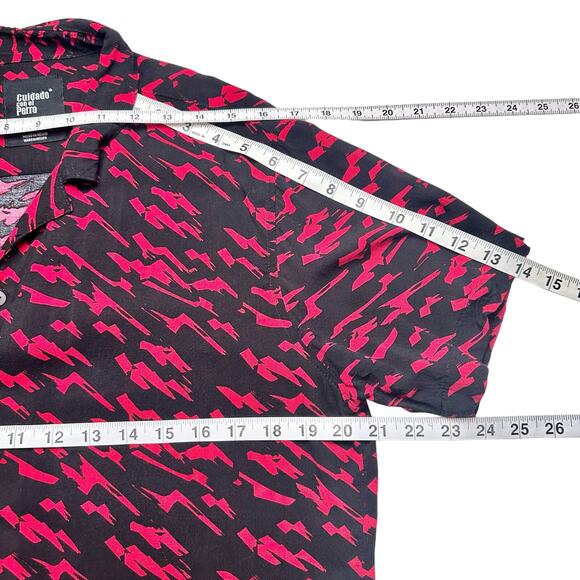 Cuidado Con el Perro | Men | Black Red Abstract Camp Button Up Shirt | Medium - Picture 4 of 9